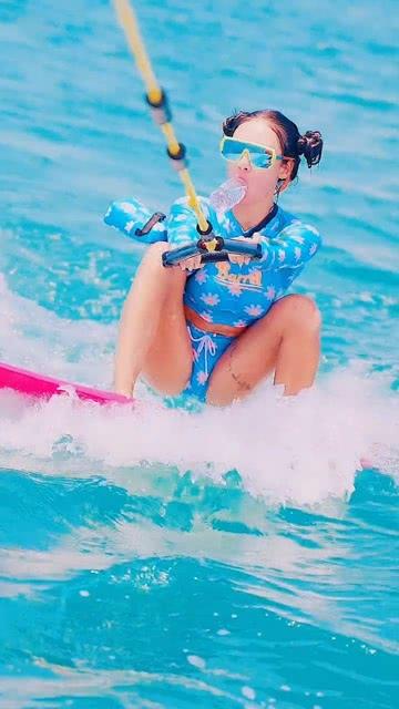 冲浪女孩逃脱