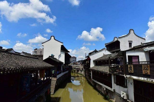中国浓香700年！泸州老窖携手成龙致敬